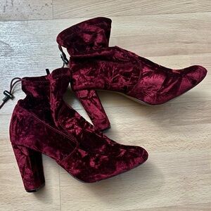 Faux Suede Taupe Block Heel 3” Booties Size 9 Burgundy Red GNO